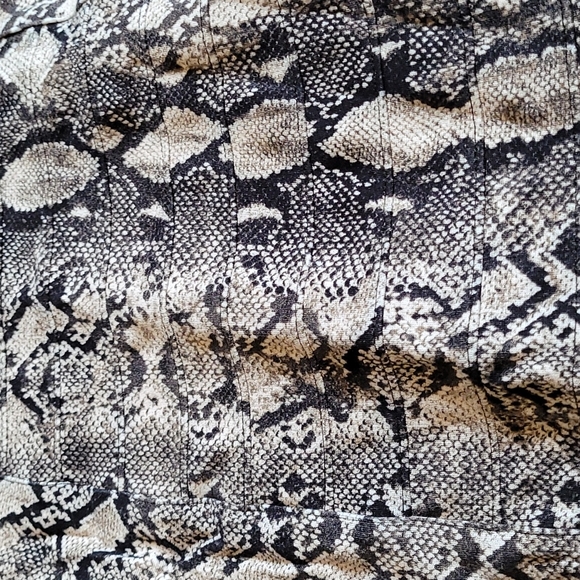 Form fitting dress - Picture 2 of 7